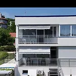 Victoria Apartment *
